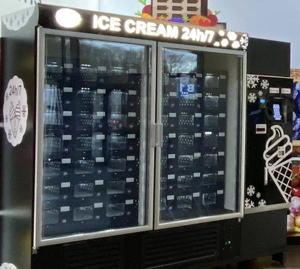 Distributeur automatique cong&eacute;lateur de glaces